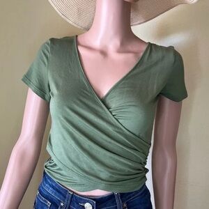 VETIOR Deep V Neck Short Sleeve Olive Green Cross Wrap Shirt Woman’s Size Medium